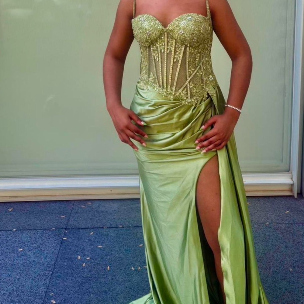 Elegant Green Prom dress